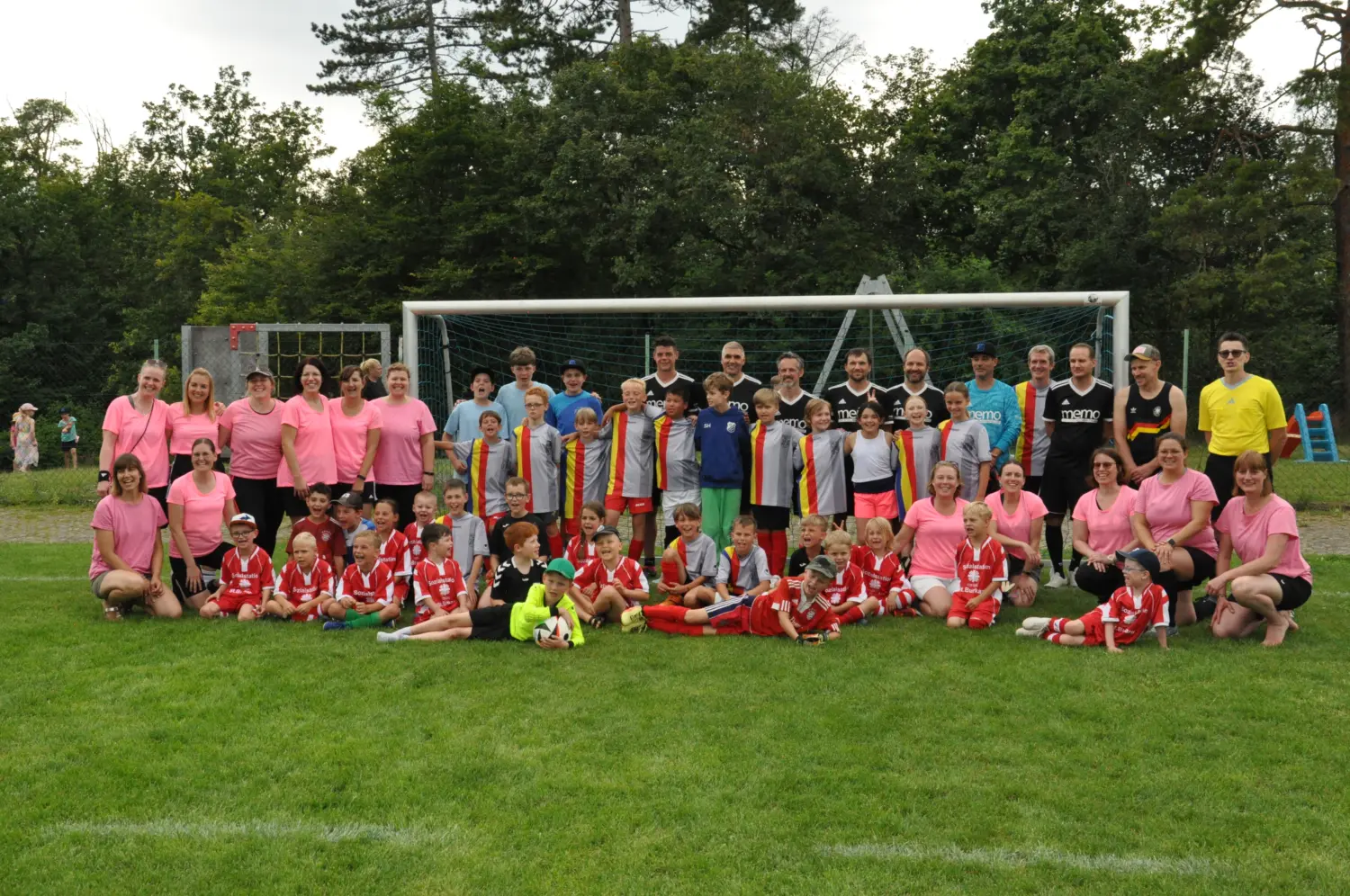 Foto Litfaßsäule Fußball