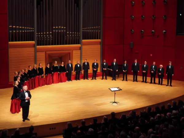 Kammerchor und Frieder Bernius c Musik Podium Stuttgart