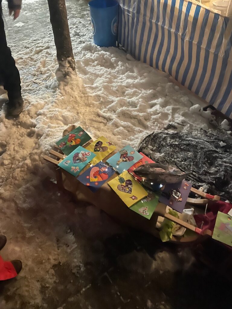 Weihnachtsmarkt auf dem Dorfplatz in Kist